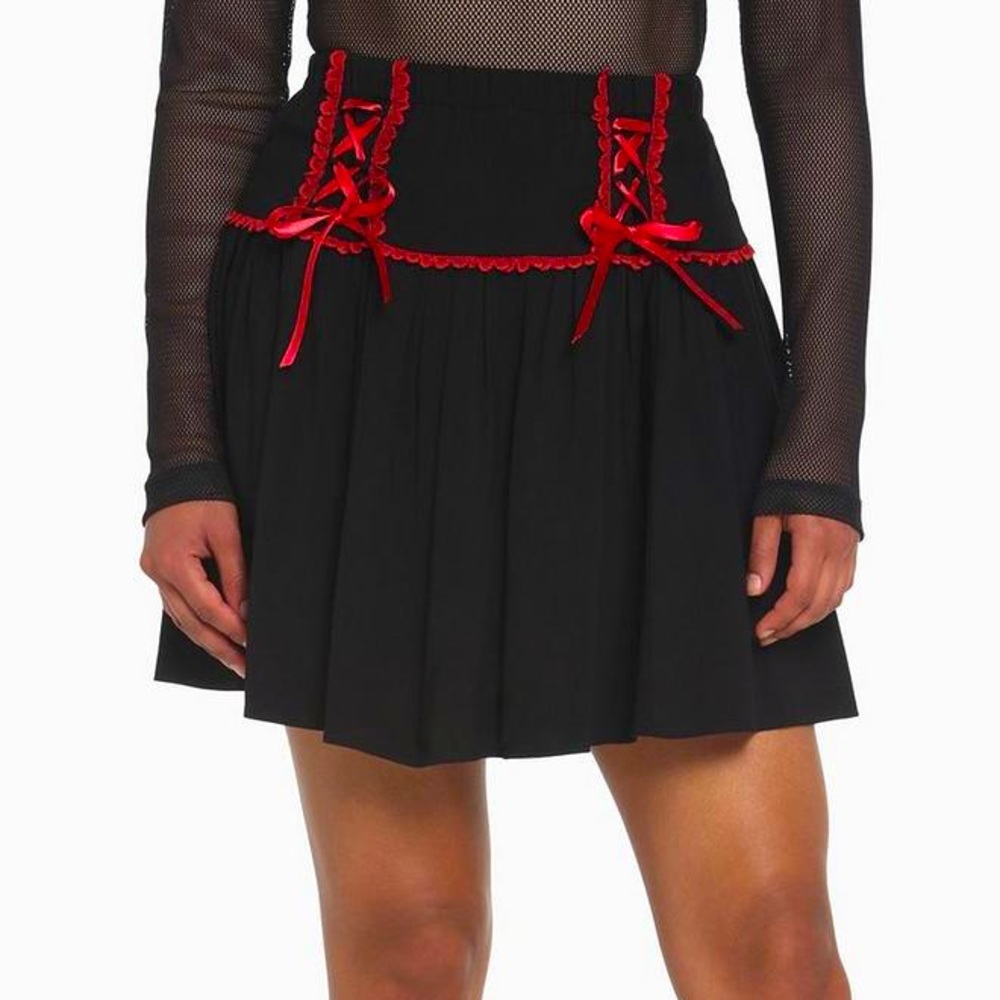 🥀🖤Black / red lace up skirt🖤🥀
